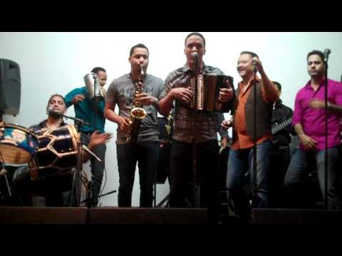 Banda Unik – La Parrandera, Corazon Salvaje (Video)