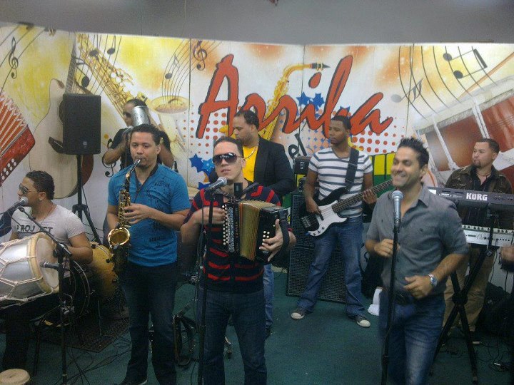 Imagenes – Banda Unik Arriba el Merengue, Canal 25 (08-25-2012)