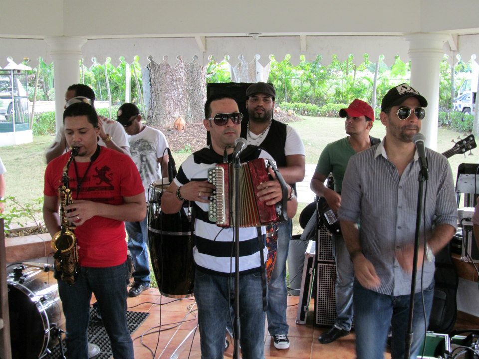 Imagenes: Primer Ensayo de lo Nuevo Integrante de Banda Unik