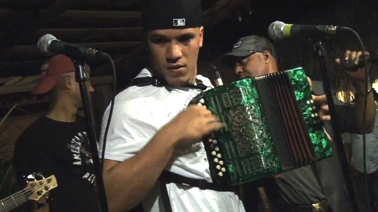 Julio Swing A Cuarteto En El Rest D Amigos Cafe Moncion (2-2-2014)